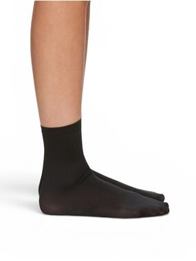 WOLFORD Red Label ‘Velvet 66’ Socks in Midnight